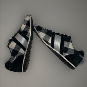 Tommy Girl low top black/white plaid pattern with silver stripe Sz 8M canvas